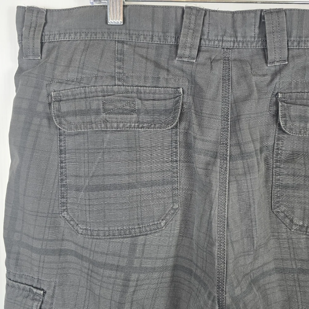 The North Face Men's Gray Plaid Cargo Shorts Size 38 Casual Hiking